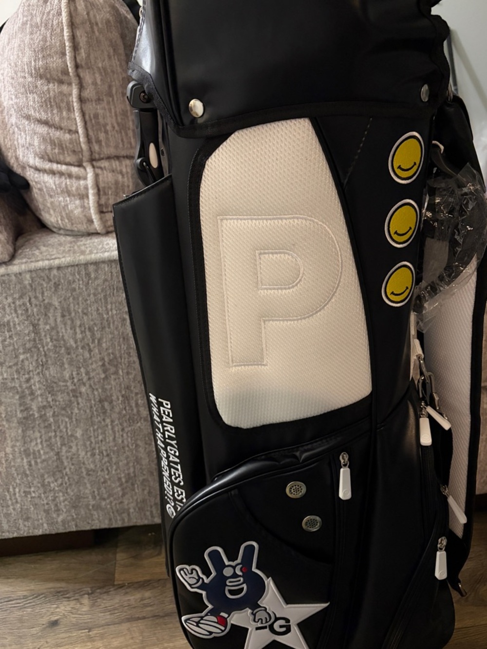 Men’s Black and White Golf Bag